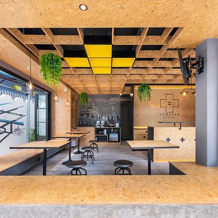 Lobsuek Hostel Бангкок Екстер'єр фото