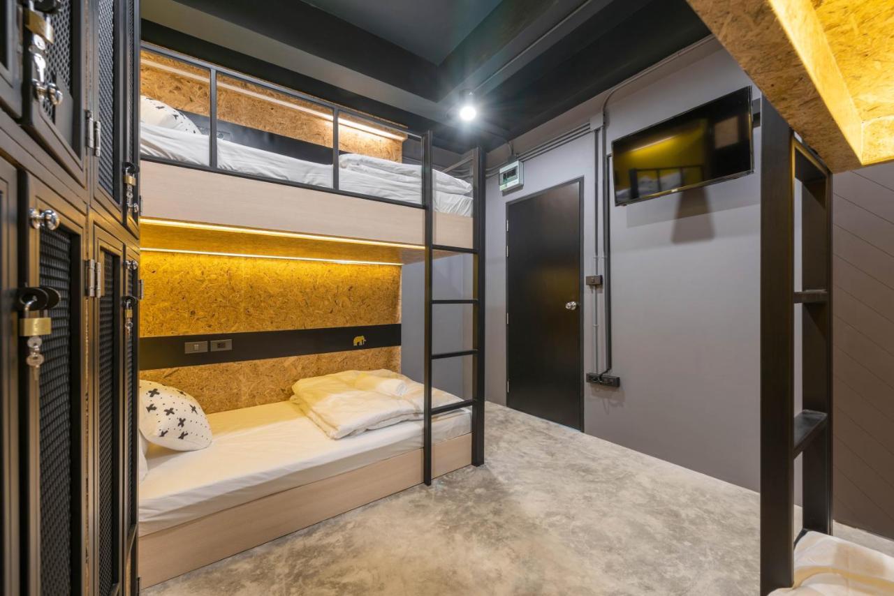 Lobsuek Hostel Бангкок Екстер'єр фото