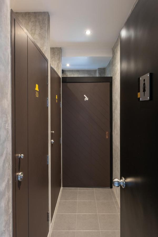 Lobsuek Hostel Бангкок Екстер'єр фото